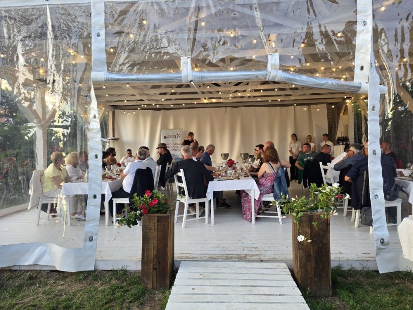 50719-Vernisáž kurzu dospelých s degustáciou vín, 19.7.2025