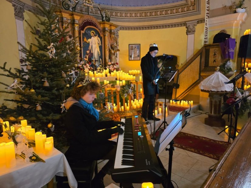 51130-Adventný koncert hudby a slova "Láska nesie svetlo" - Rakovnica