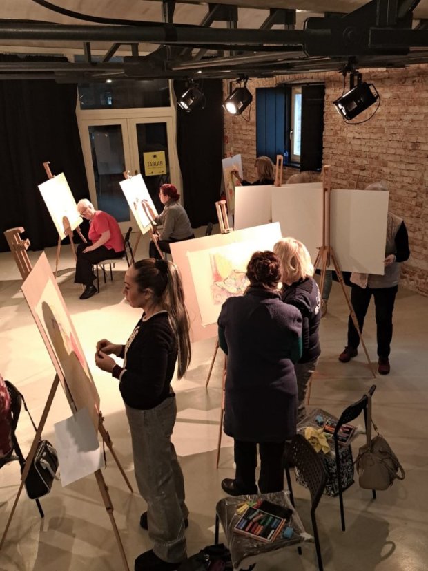 50201-Malarstwo doświadczalne "Nieruchoma moda", Koszyce, 1.2.25