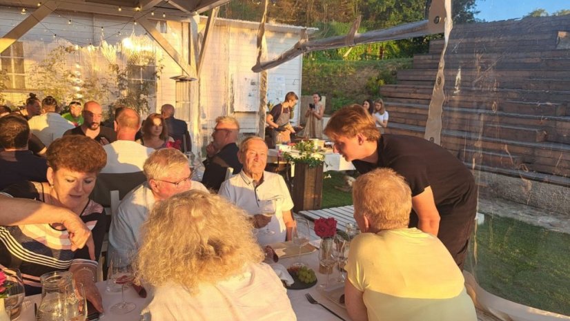 50719-Vernisáž kurzu dospelých s degustáciou vín, 19.7.2025