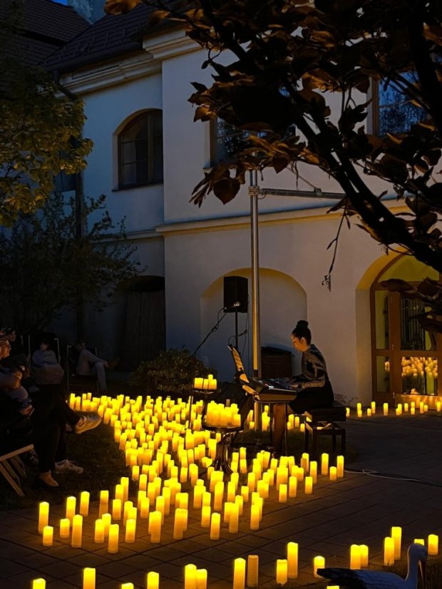 50502-Konzert im Kerzenlicht - Parks und Gärten, Jelšava, 2.5.2025