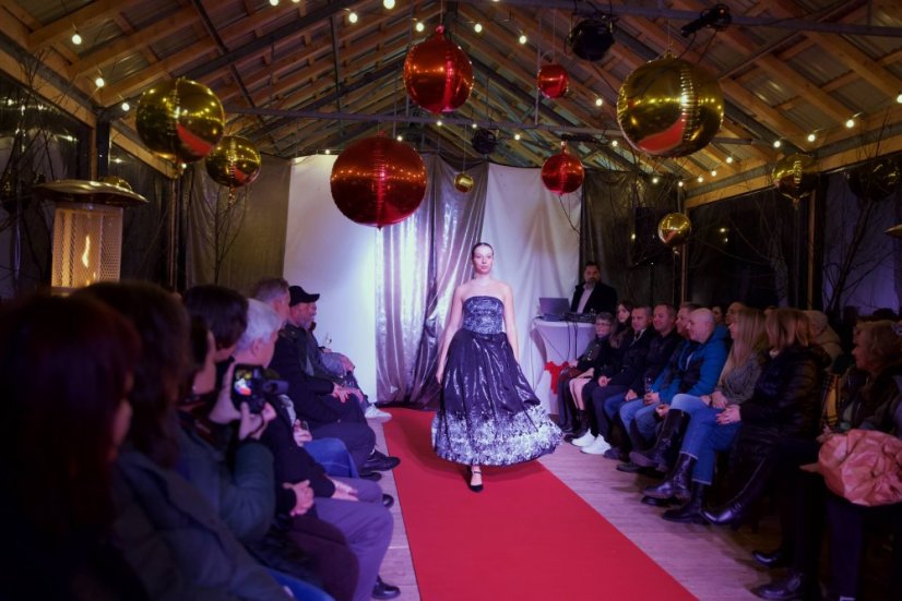 51213-Výnimočná fashion show na Gemerských vianočných trhoch - Štítnik