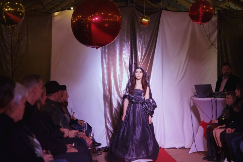 51213-Kivételes divatbemutató a Gemer karácsonyi vásárban - Štítnik