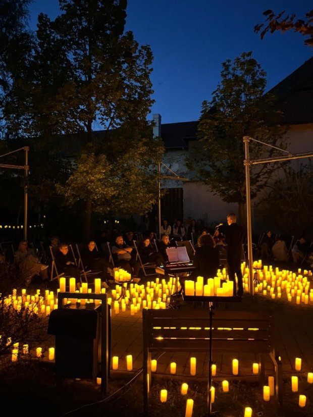50502-Konzert im Kerzenlicht - Parks und Gärten, Jelšava, 2.5.2025