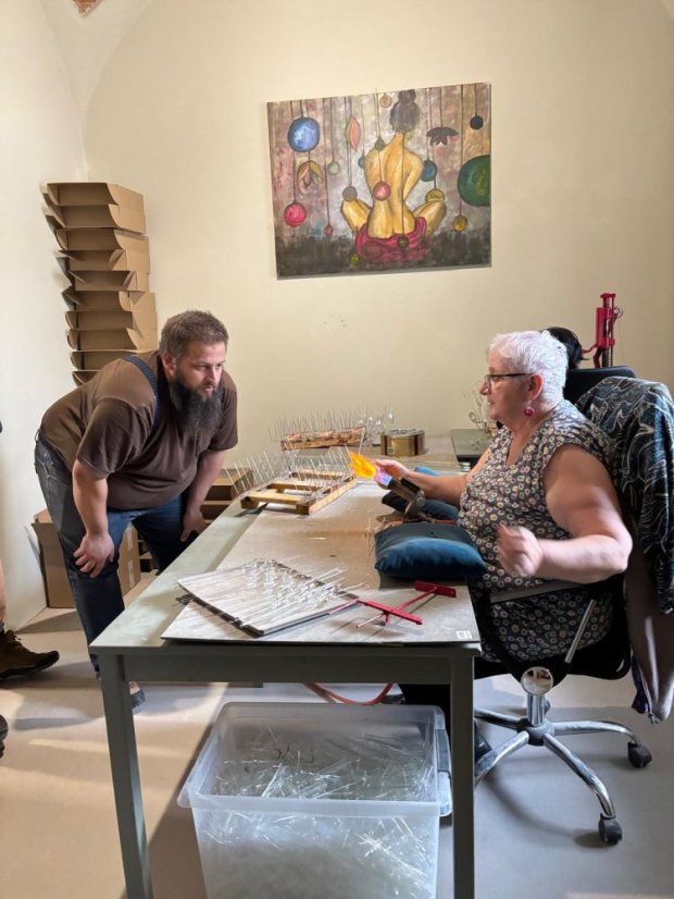 51122-WORKSHOP FÚKANIA, STRIEBRENIA A MAĽOVANIA VIANOČNÝCH OZDÔB