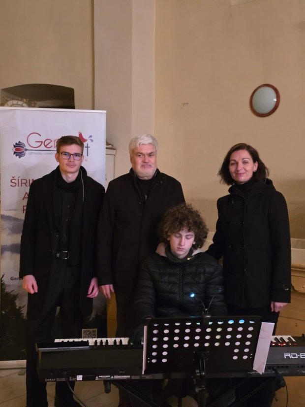 51207-Adventi koncert zene és szó "A szerelem hozza a fényt" - Revúca