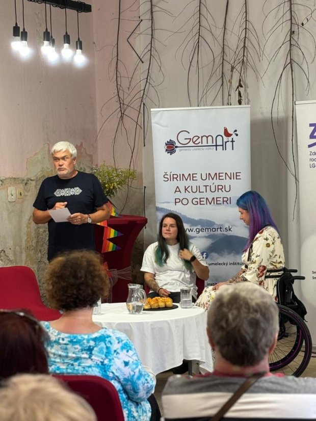 50802-Vernisage a kiállításhoz "Ami összeköt minket" beszélgetésekkel, 2.8.25, Štítnik