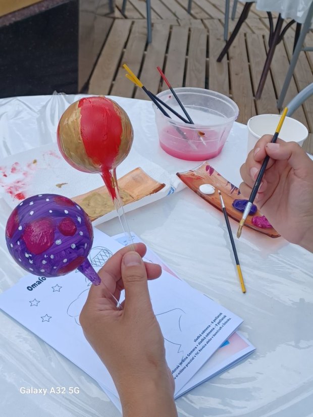 50724-ART PARK, üvegfestés, Revúca, 2025.07.24.