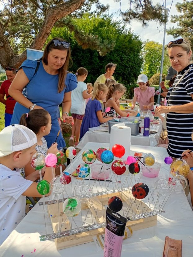 50724-ART PARK, üvegfestés, Revúca, 2025.07.24.