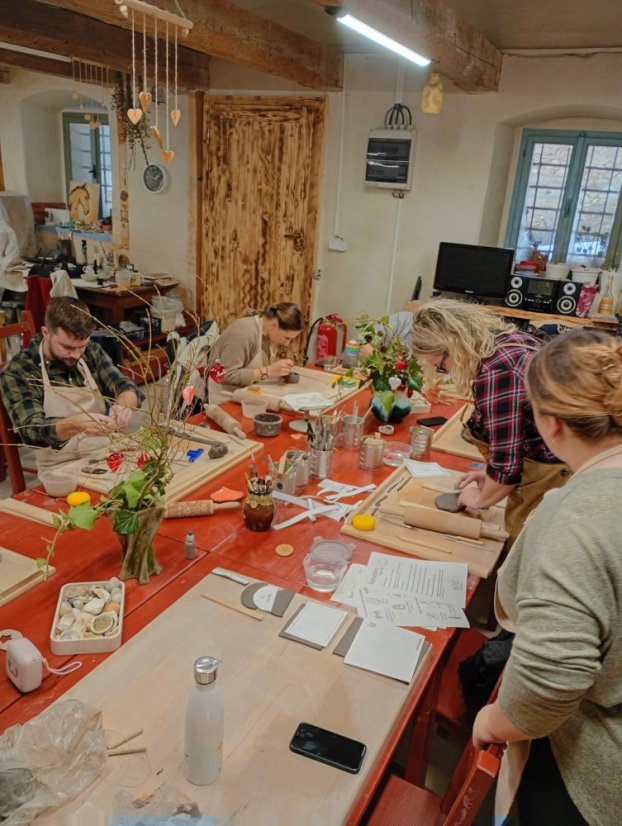 60124-Workshop Keramik - Grundtechniken - Detail und Struktur (Oberflächendekoration)