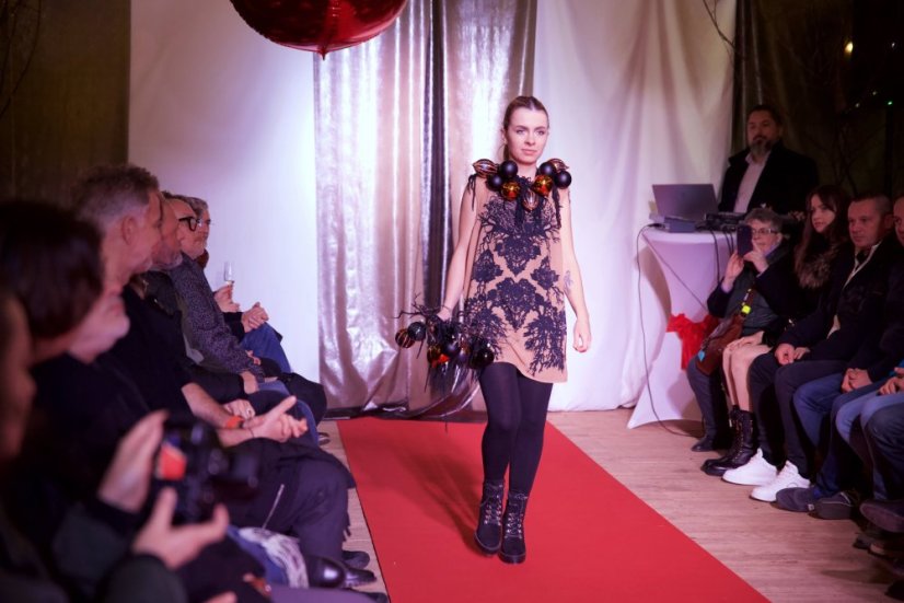 51213-Kivételes divatbemutató a Gemer karácsonyi vásárban - Štítnik