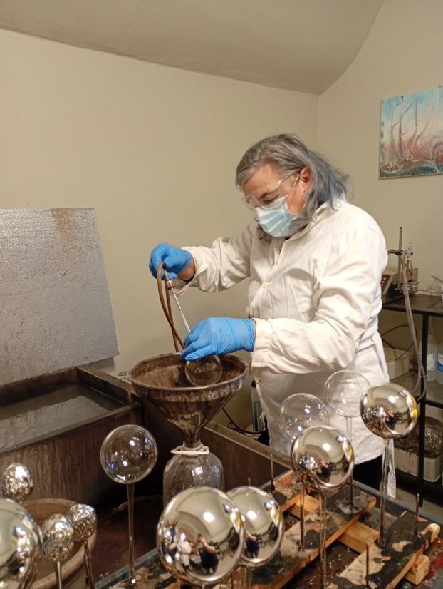 51122-WORKSHOP FÚKANIA, STRIEBRENIA A MAĽOVANIA VIANOČNÝCH OZDÔB