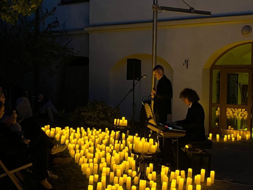 50502-Konzert im Kerzenlicht - Parks und Gärten, Jelšava, 2.5.2025