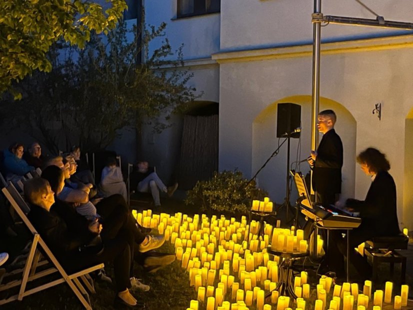 50502-Konzert im Kerzenlicht - Parks und Gärten, Jelšava, 2.5.2025