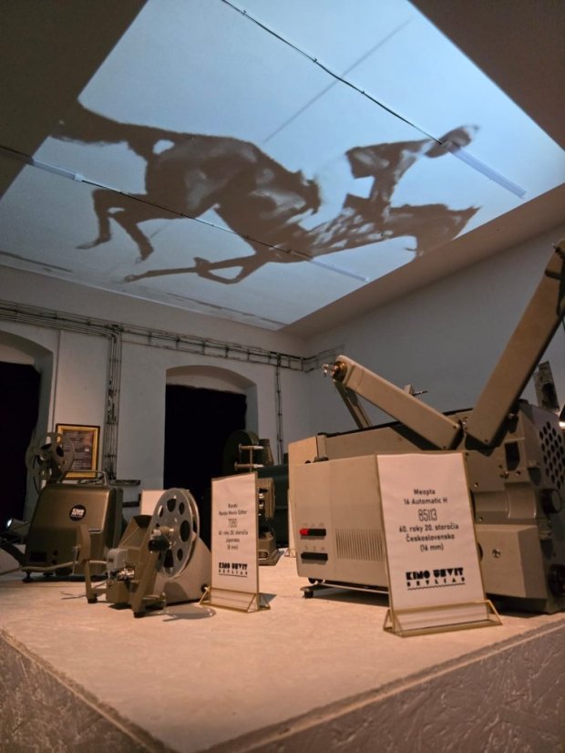 50412-Az állandó kiállítás megnyitása A filmművészet története, Štítnik, 12.4.25