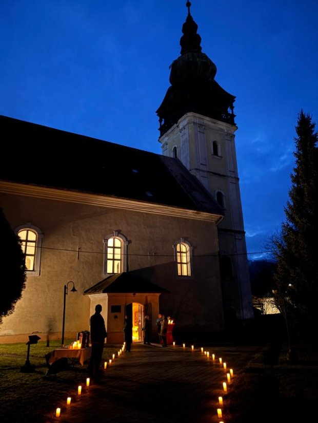 51214-Adventi koncert zene és szó "A szerelem hozza a fényt" - Štítnik