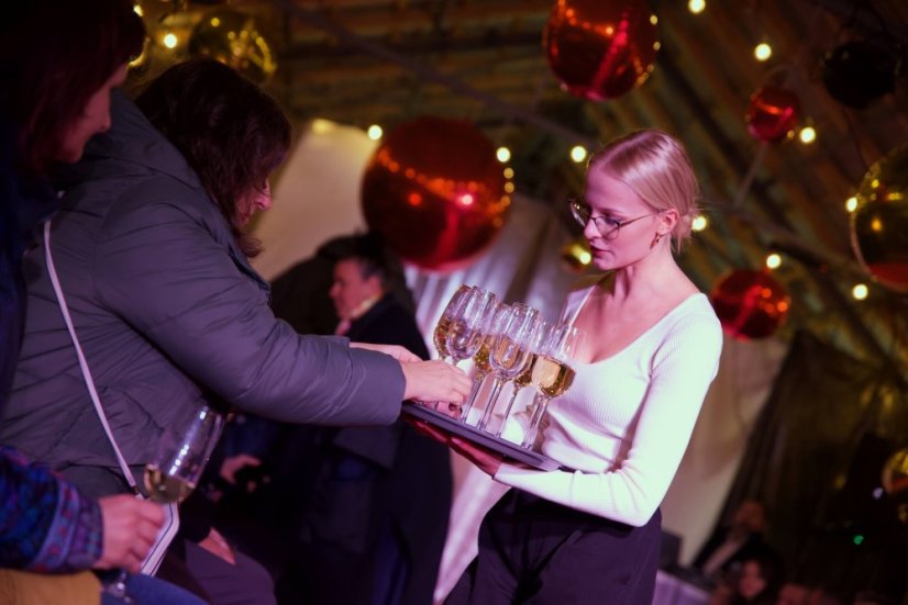 51213-Kivételes divatbemutató a Gemer karácsonyi vásárban - Štítnik