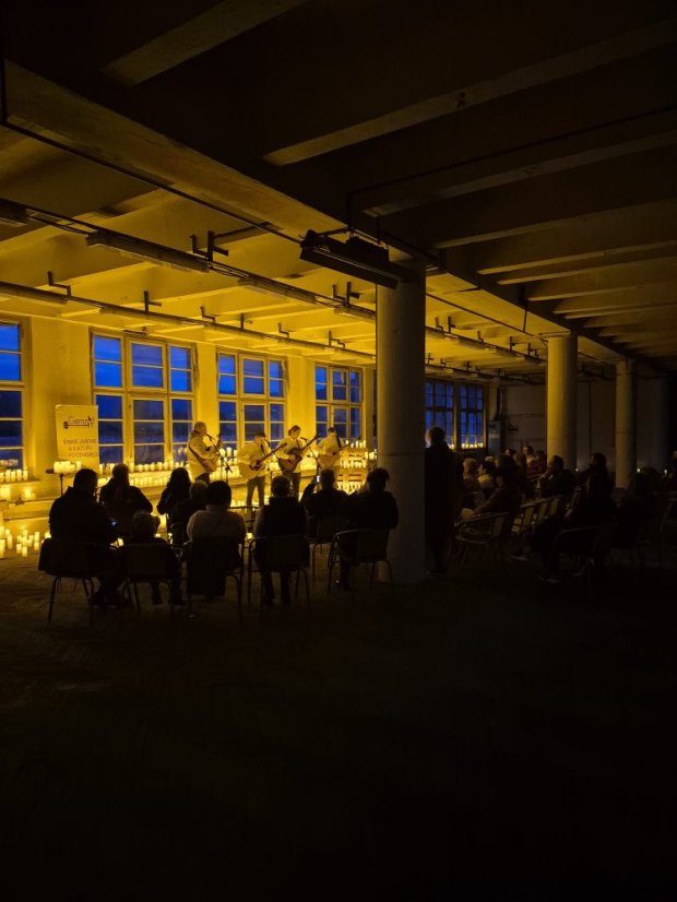 51017-Hegedűkvartett "Vibrans" a gyertyák lángjában Revúcán