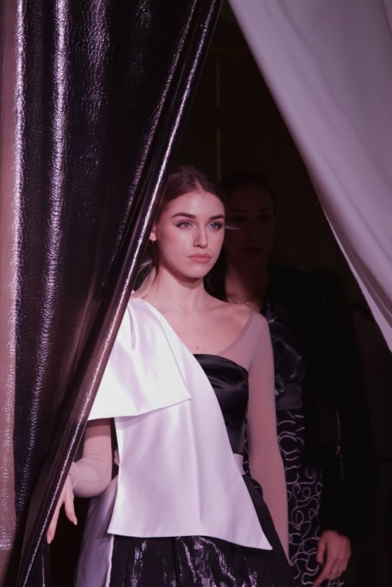 51213-Kivételes divatbemutató a Gemer karácsonyi vásárban - Štítnik