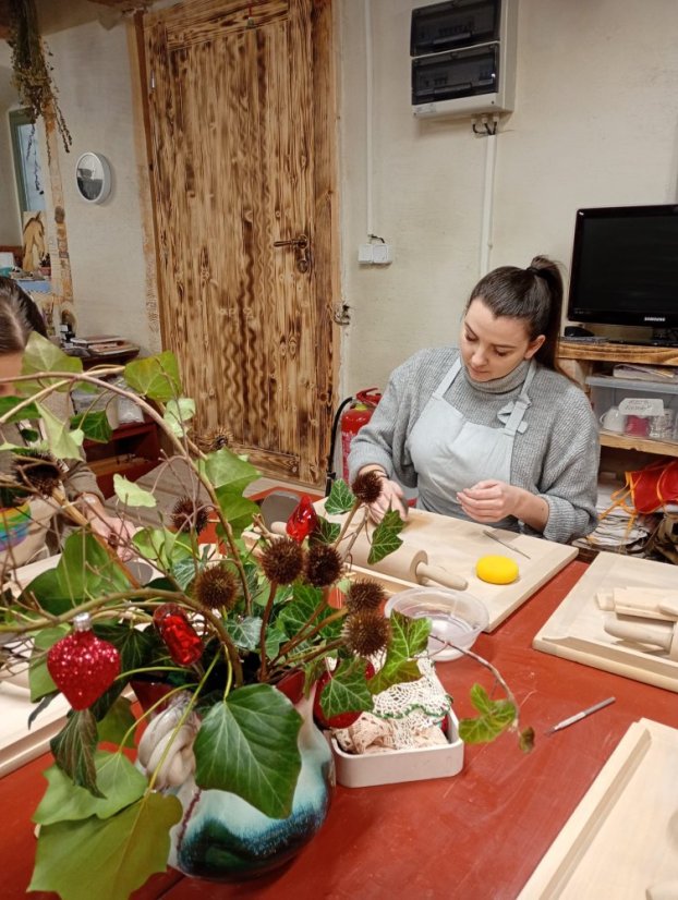 60124-Workshop Keramik - Grundtechniken - Detail und Struktur (Oberflächendekoration)