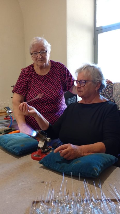 51018-WORKSHOP FÜLLEN, STRAHLEN UND MALEN VON WEIHNACHTSDEKORATIONEN