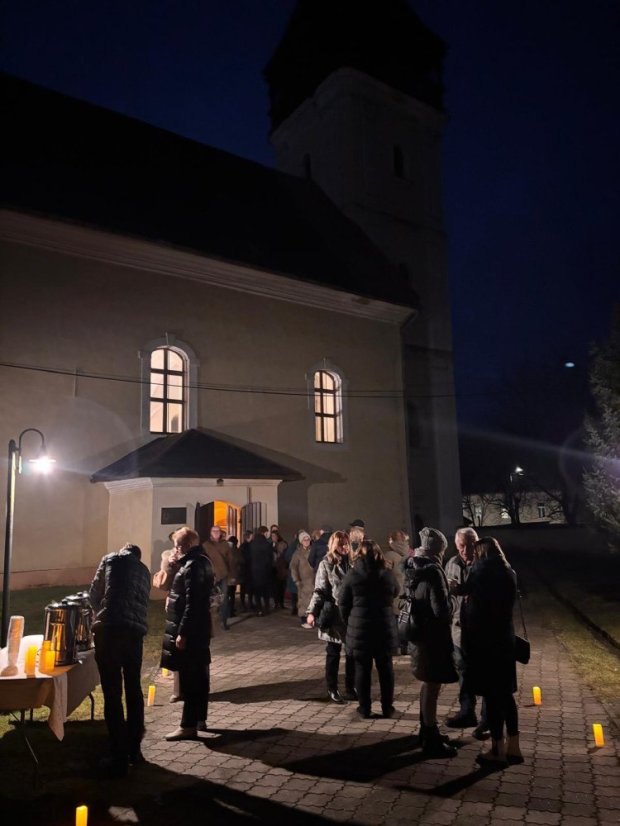 51214-Adventi koncert zene és szó "A szerelem hozza a fényt" - Štítnik