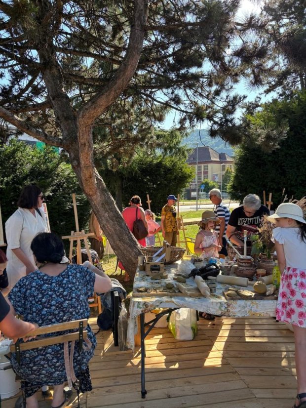 50703-Műhely Művészeti Park Revúca, Agyagozunk, 2025.07.03.