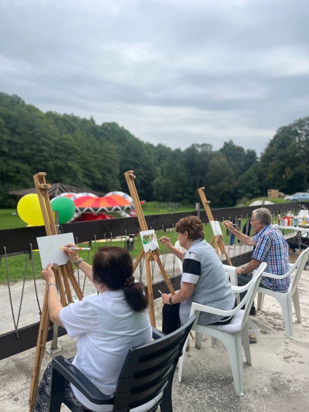 50911-Malerei, Musik, Gulasch und Sauerkrautsuppe im Zálesák Betliar, 11.9.2025