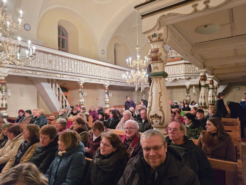 51207-Adventný koncert hudby a slova "Láska nesie svetlo" - Revúca